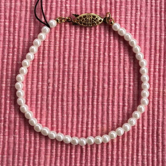 New White Satin Faux Pearl Bracelet Gold Tone Clasp by Richelieu  - Picture 6 of 9